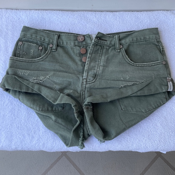 ONE TEASPOON BANDITS DENIM SHORT in SUPER KHAKI - Picture 1 of 7